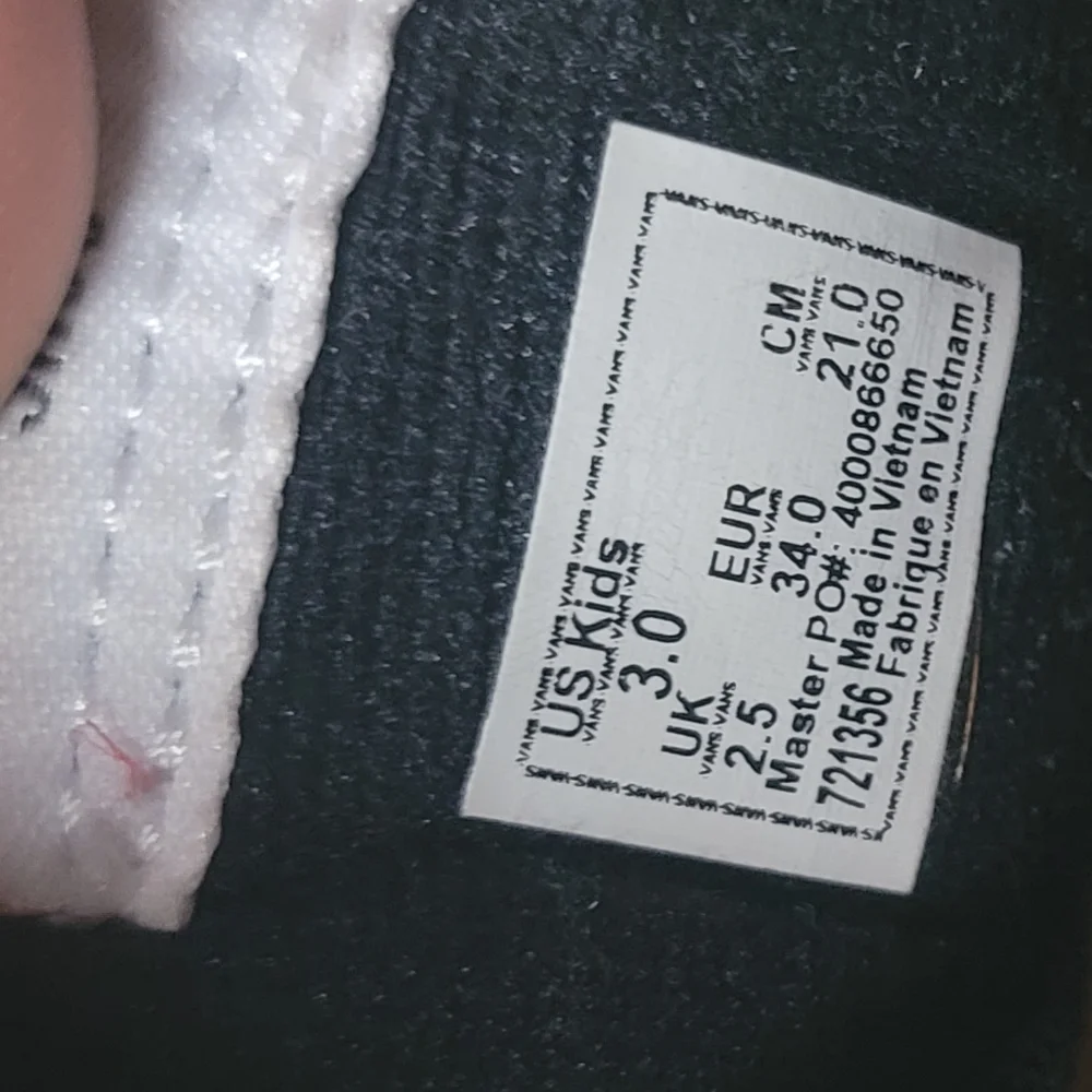 Vans - Picture 6 of 6